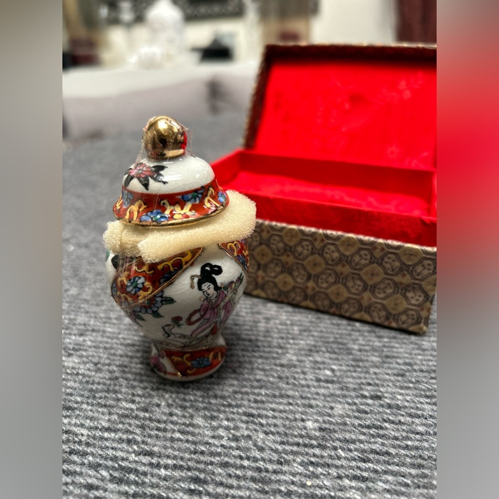 Vintage Chinese Porcelain Mini Urn Hand-Painted Famille Rose Design #1108243B